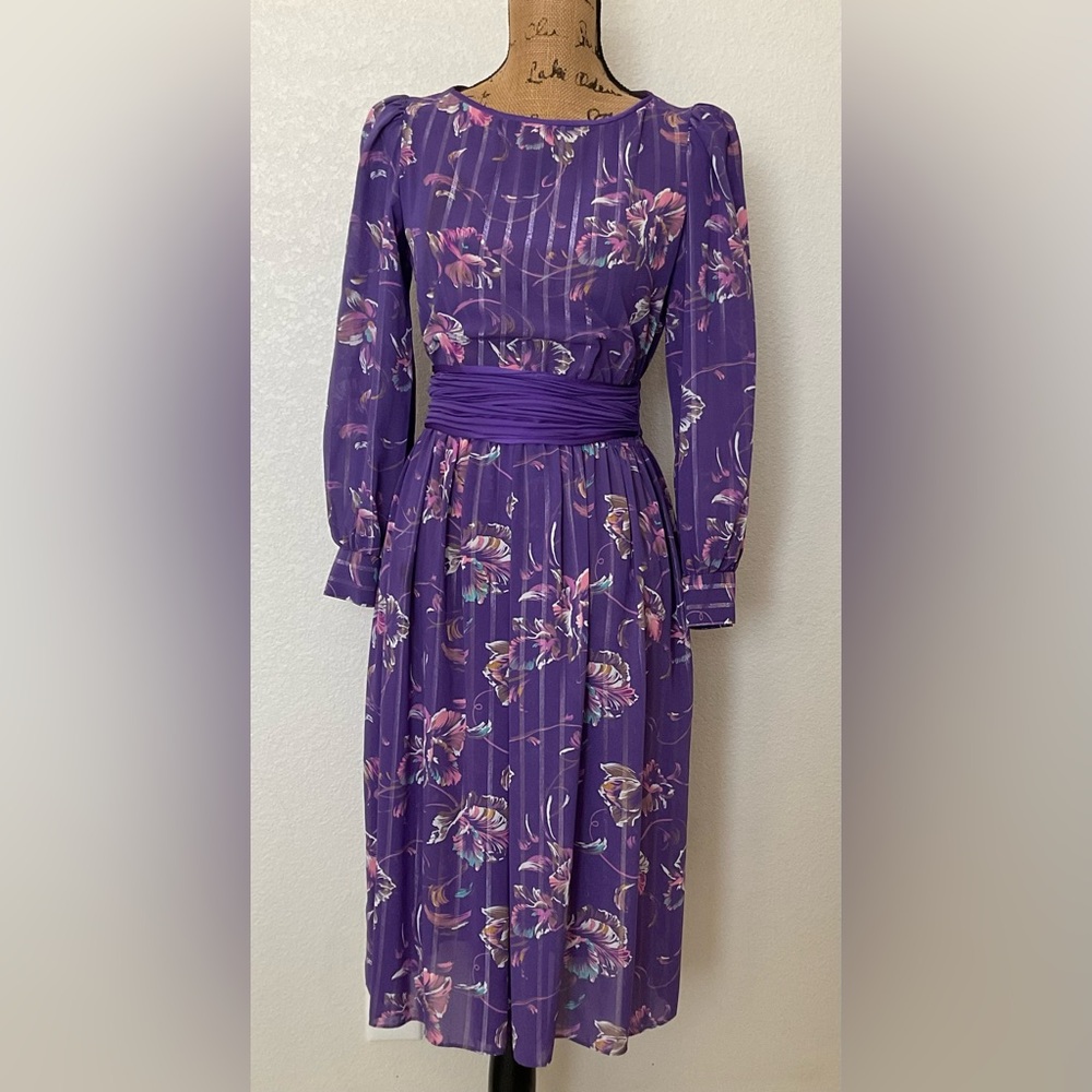 A true vintage-chic classic with modern flair.